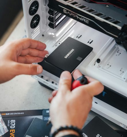 Montage d'un disque SSD dans une tour