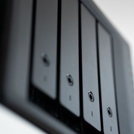 Boîtier NAS quatre baies pour le partage de fichiers en entreprise